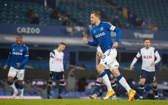 多夫比克在 多夫比克在