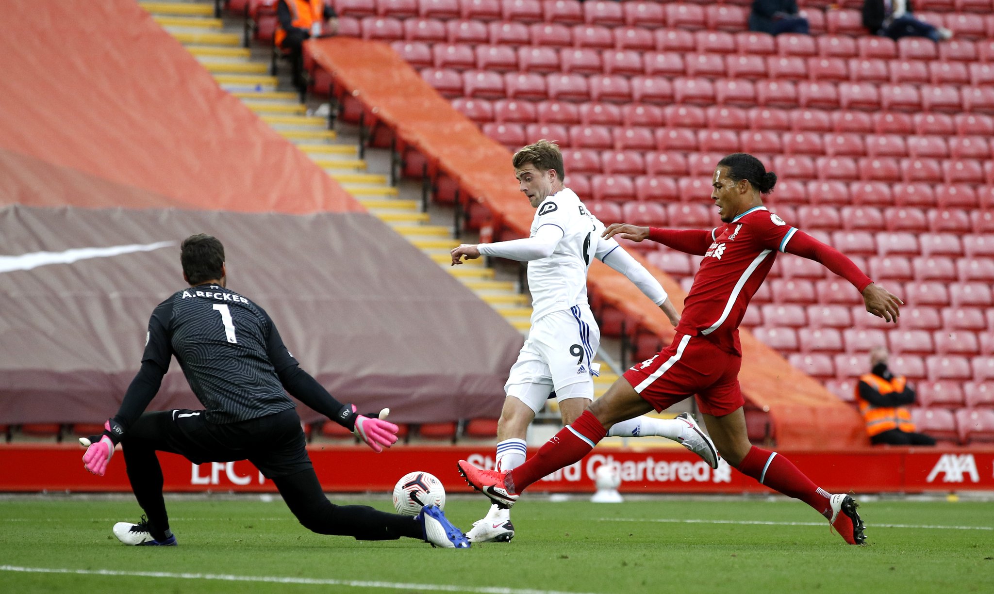 銅牆鐵壁 銅牆鐵壁